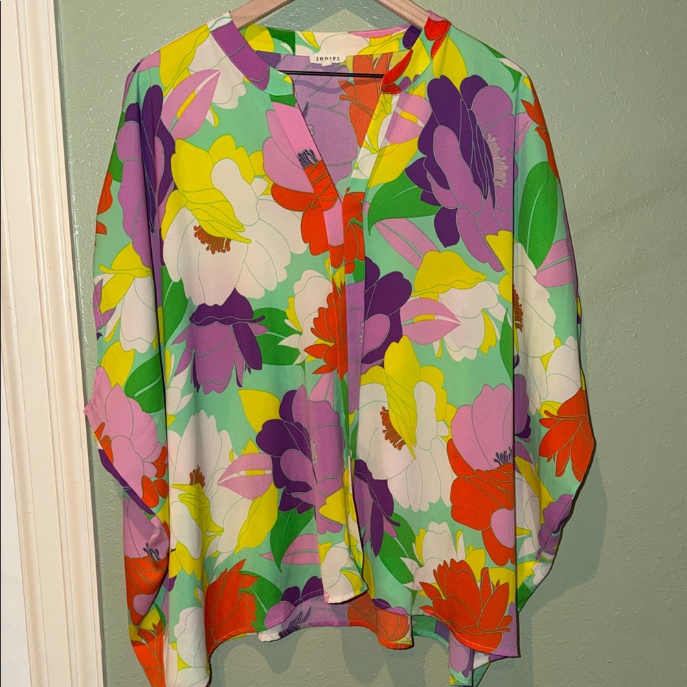 JODIFL Colorful Floral 👚 L batwing top